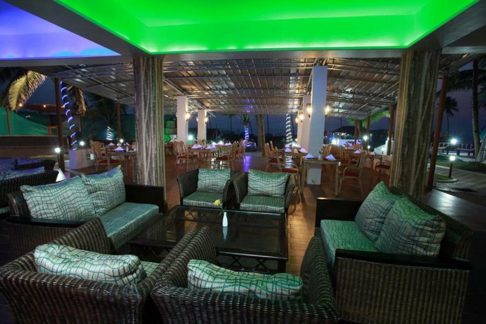 Hotel Lucky Star Colva Esterno foto